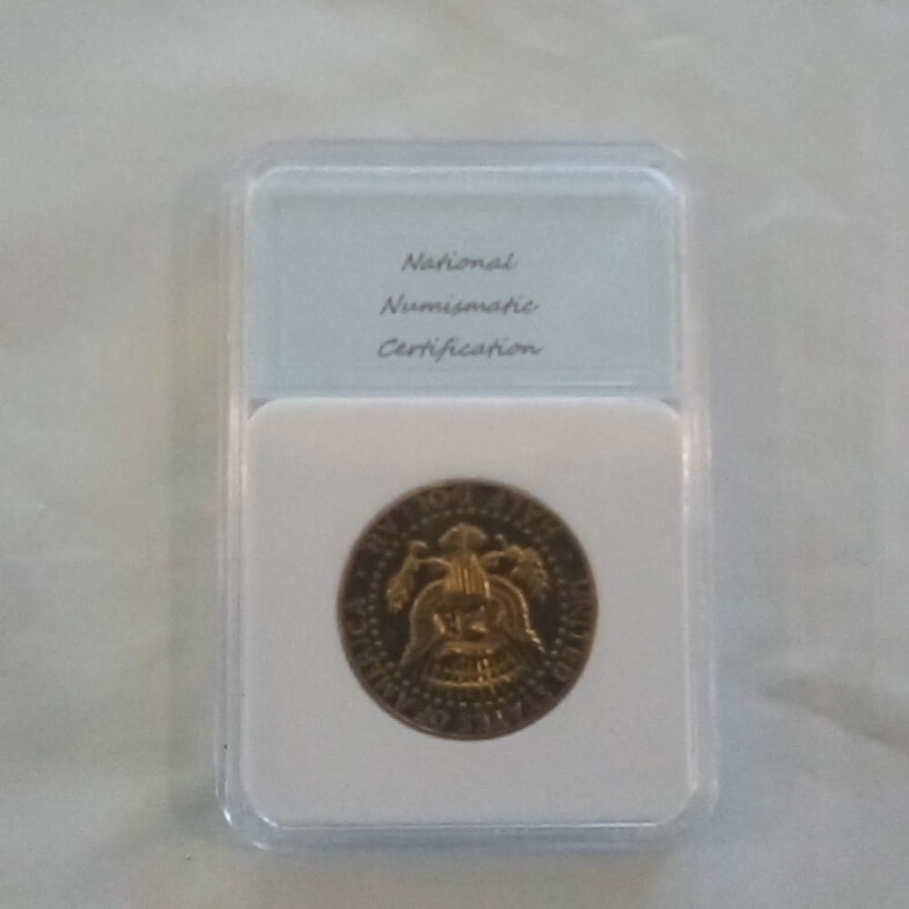 1987-D Gold Tone Kennedy Half Dollar Coin - Picture 4 of 5